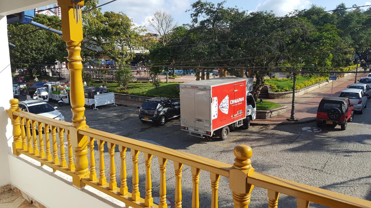 Guatapé Hospedaje 3 Esquinas מראה חיצוני תמונה