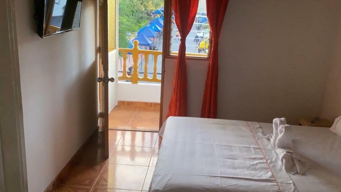 Guatapé Hospedaje 3 Esquinas מראה חיצוני תמונה