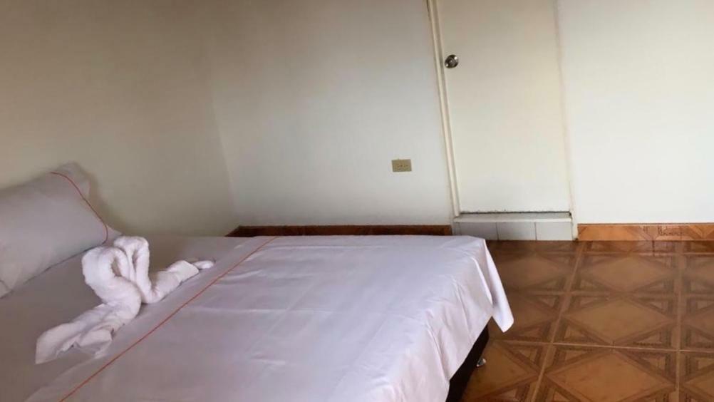 Guatapé Hospedaje 3 Esquinas מראה חיצוני תמונה